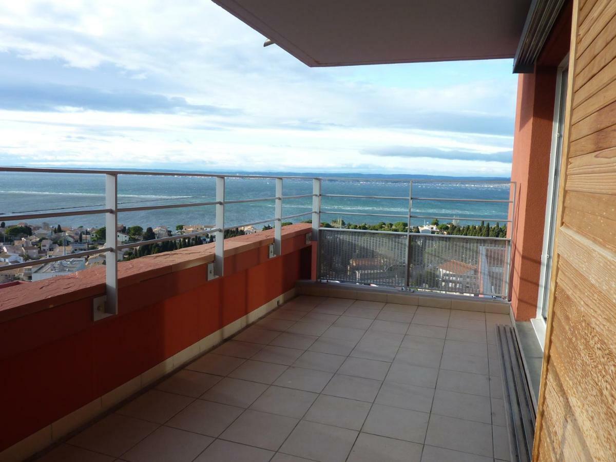 Aux Marches Du Soleil: Shared Apartment with Private Rooms Sete Exterior photo