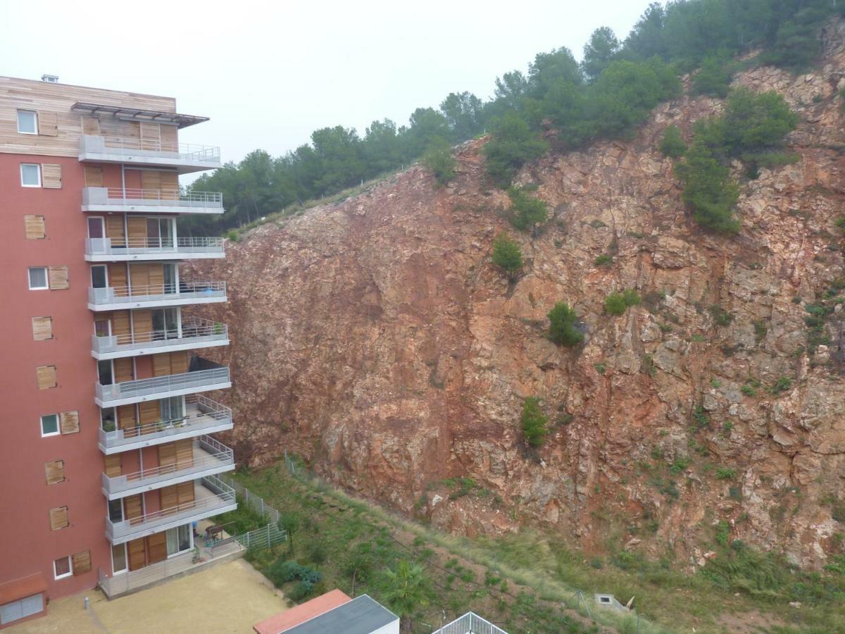 Aux Marches Du Soleil: Shared Apartment with Private Rooms Sete Exterior photo